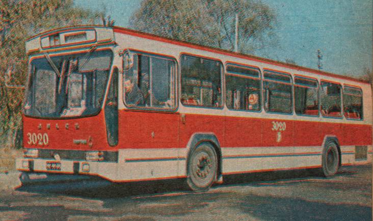 Pierwszy - najnowszy autobus (Star 52 - Jelcz-Berliet PR-100)
